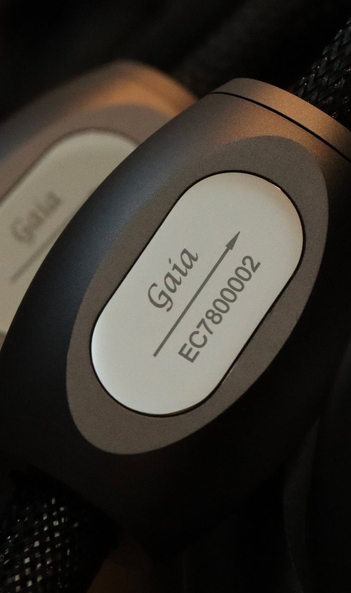 The Gaïa badge on a black braided cable