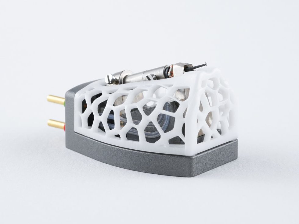 A Thales Voro cartridge on white, its white lattice body on a grey base, gold pins to the left